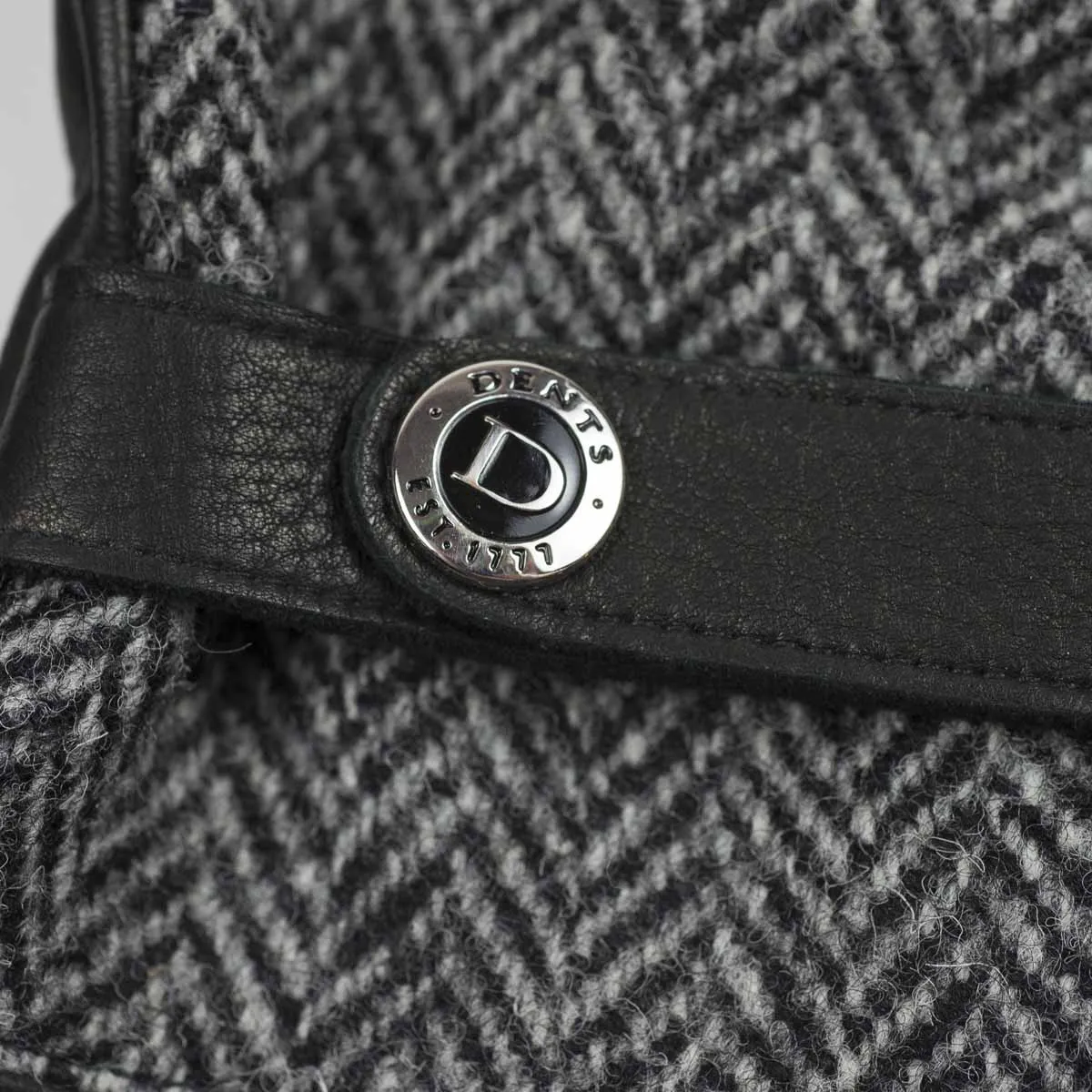 Black cashmere-lined gloves with Harris Tweed back
