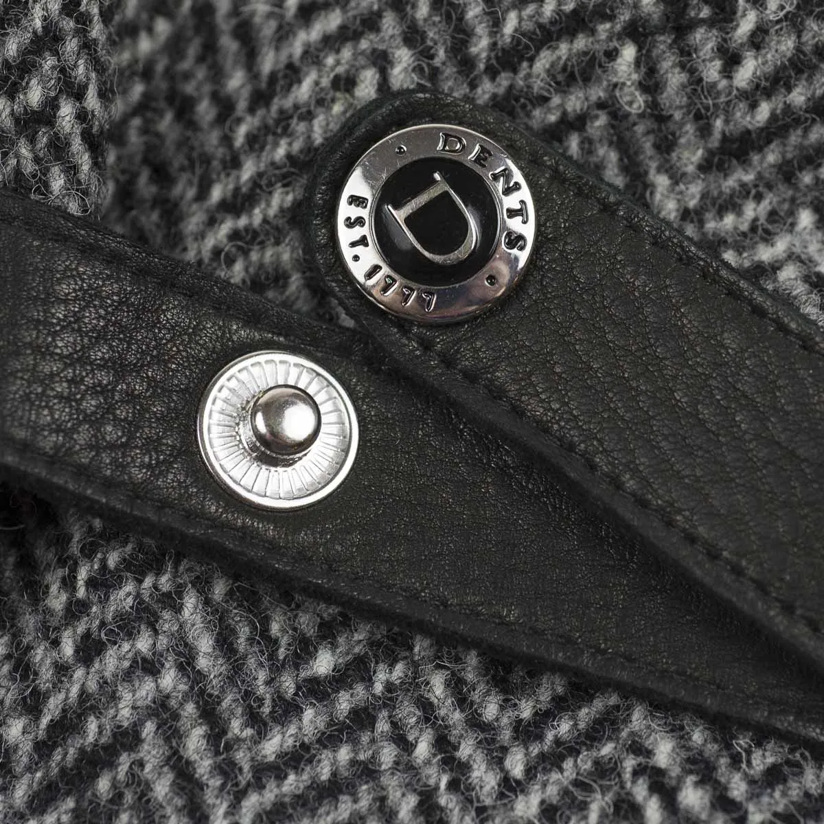 Black cashmere-lined gloves with Harris Tweed back